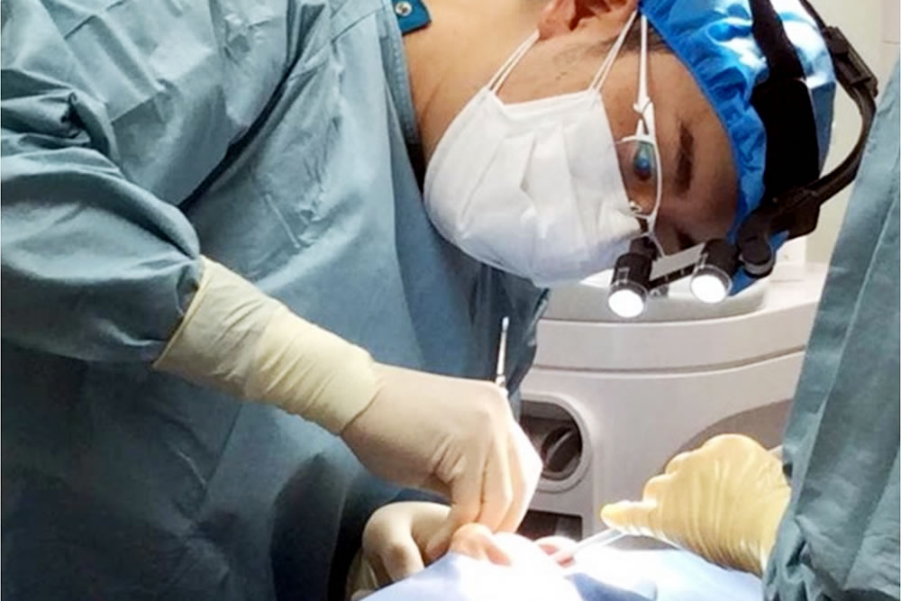 インプラント埋入手術